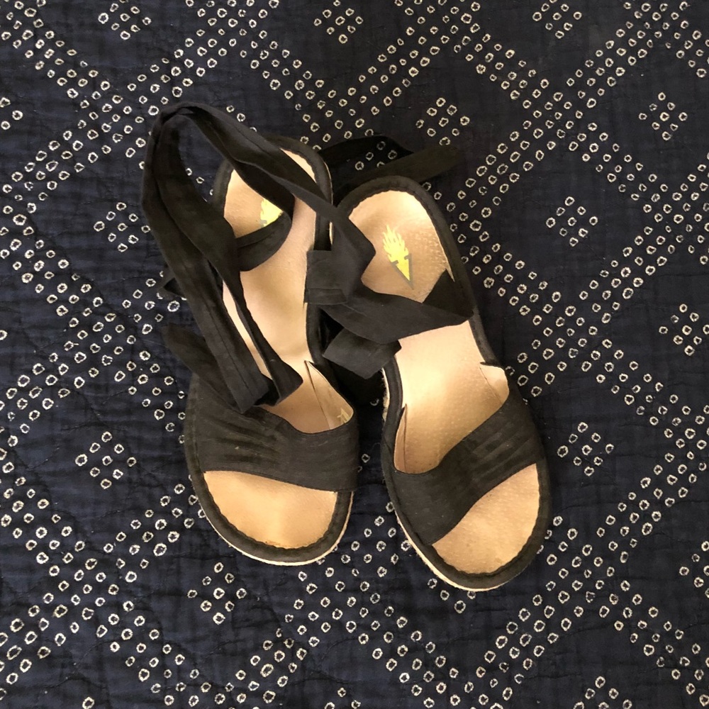 Volatile Ankle wrap wedges